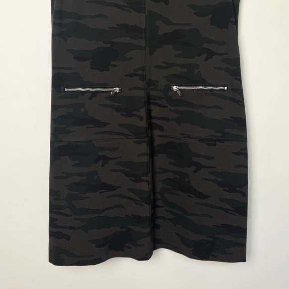 Sanctuary Camo Sleeveless Jumper with Zip Detail Size Large - Picture 6 of 10